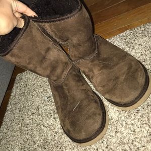 Brown uggs